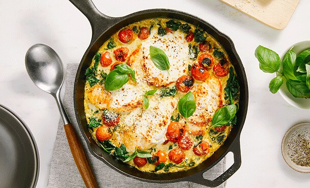 Skillet Creamy Pesto Chicken Caprese