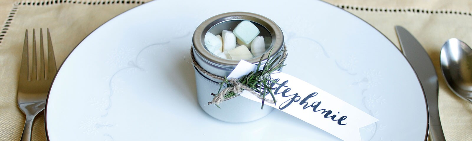 Party favor in tin container with name card Party favor in tin container with name card